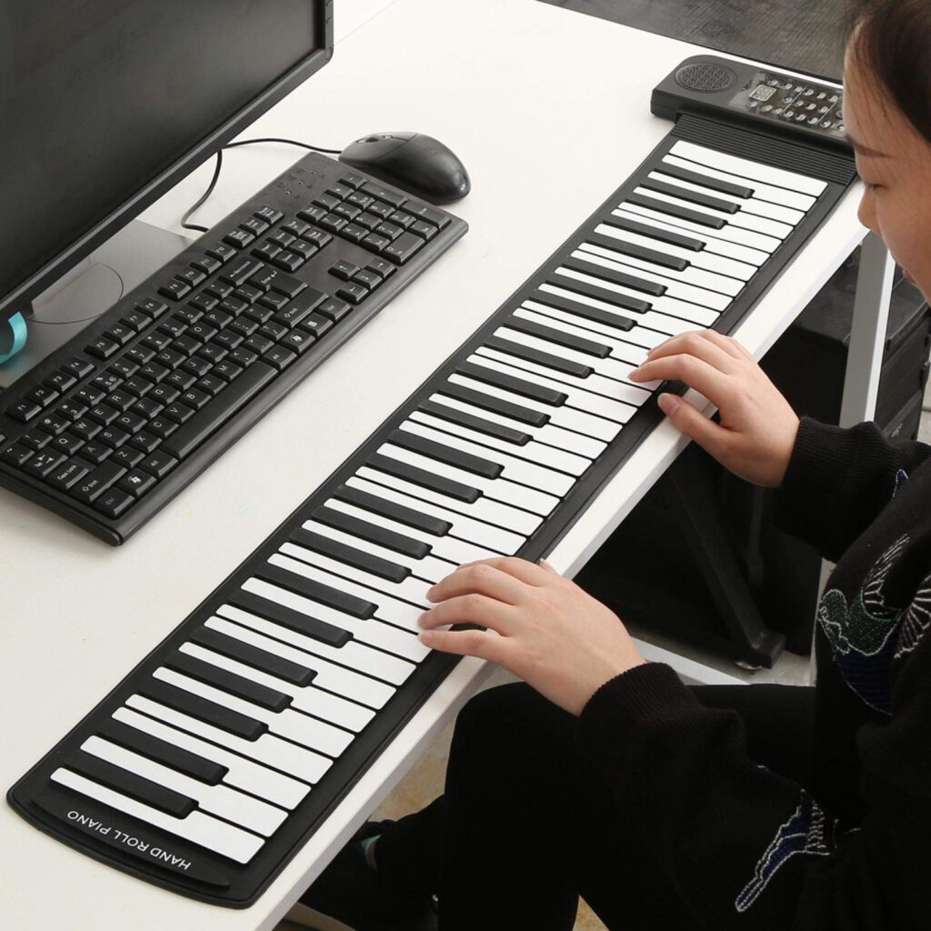 Teclado de Piano de 61 Teclas: Ideal para Principiantes y Entretenimiento en Casa